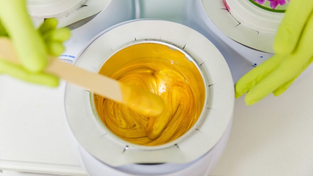 what color should sugar wax be